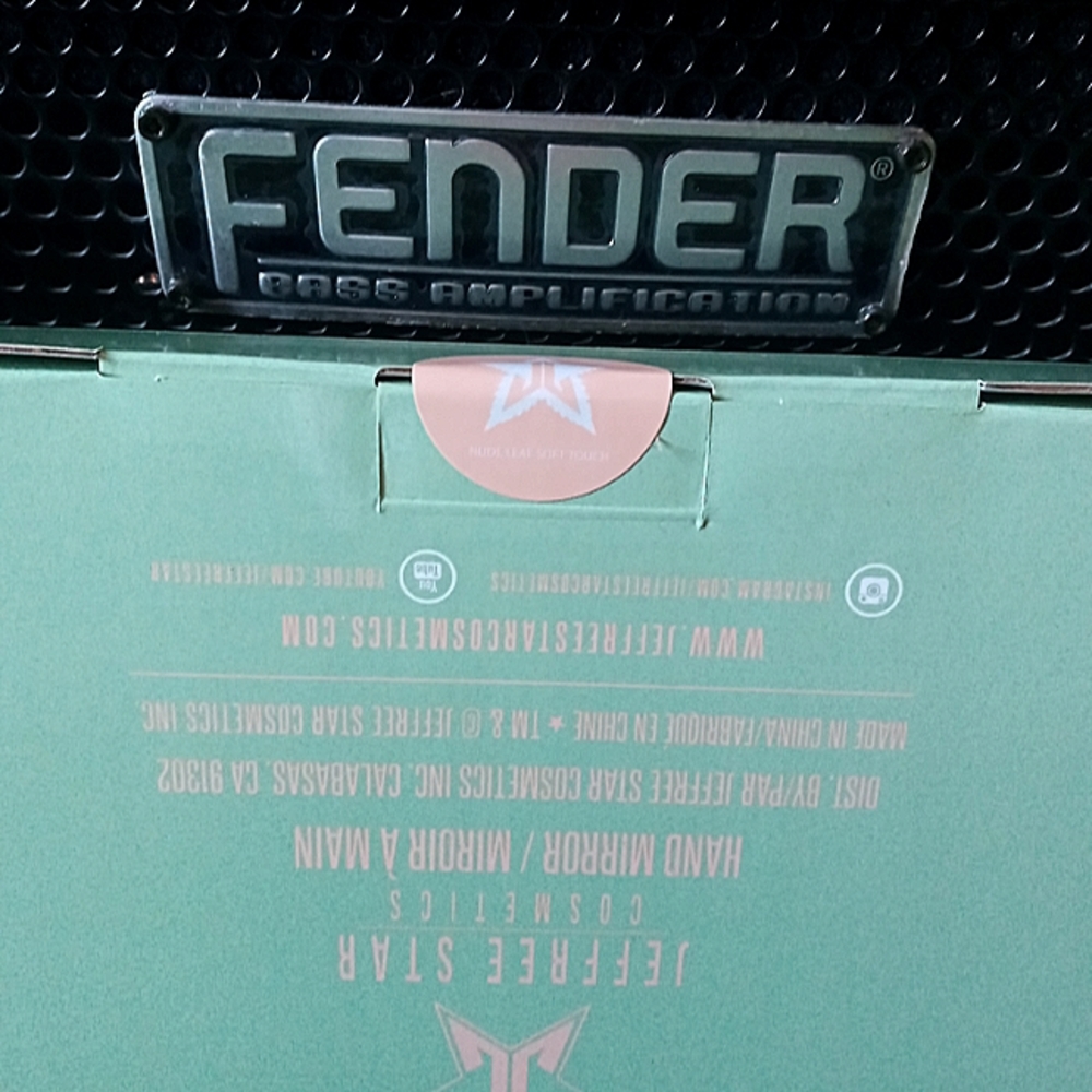 Jeffree Star 420 Mint Green Soft Touch Mirror *CURRENTLY UNAVAILABLE ON JSC!* - Picture 3 of 7